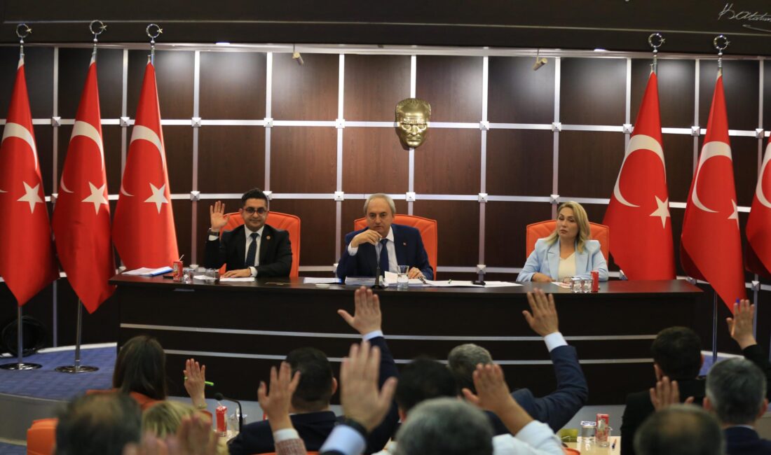 Türk müziğinin sevilen usta sanatçıları Edip Akbayram ve Volkan Konak’ın