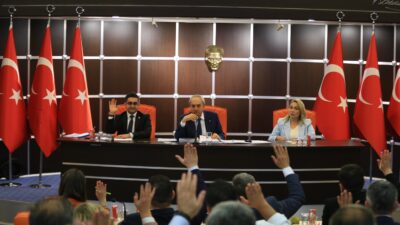 Türk müziğinin sevilen usta sanatçıları Edip Akbayram ve Volkan Konak’ın