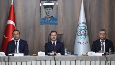 Muğla Kıyılarının Korunması İçin Sezon Öncesi Planlama Yapıldı Muğla Büyükşehir Belediyesi koordinasyonunda, çevre yönetimi, kıyıekosistemlerinin korunması ve kurumsal