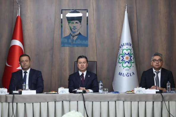 Muğla Kıyılarının Korunması İçin Sezon Öncesi Planlama Yapıldı Muğla Büyükşehir Belediyesi koordinasyonunda, çevre yönetimi, kıyıekosistemlerinin korunması ve kurumsal