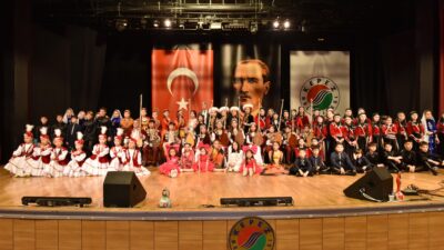 Kepez’in Erdem Bayazıt Kültür Merkezi, Uygur Halk Derneği tarafından düzenlenen