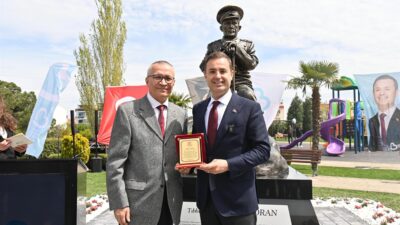 Akın: “Kahramanlarımızın adını yaşatacağız” Balıkesir Büyükşehir Belediye Başkanı Ahmet Akın,