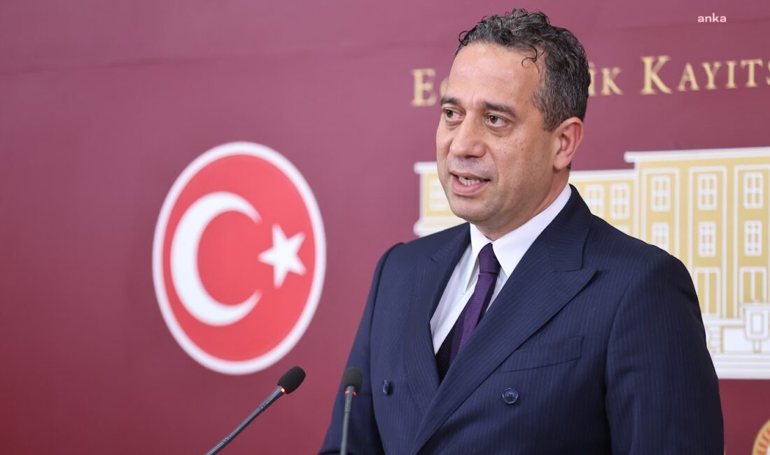  CHP Grup Başkanvekili Ali Mahir Başarır, gazeteciler Murat Ağırel ve