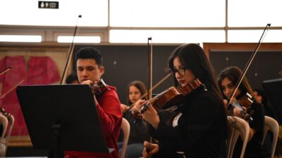 Büyükşehir, Kuvvacıların torunlarını bu orkestrada buluşturuyor. Kuvayımilliye şehri Balıkesir’de kültürel