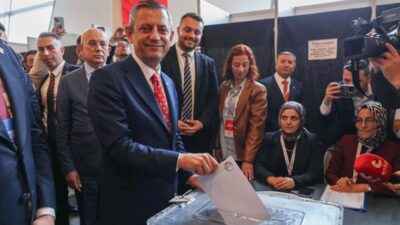 CHP’nin bugün gerçekleştirilen olağanüstü kurultayında oy sayımı sona erdi. Kurultay