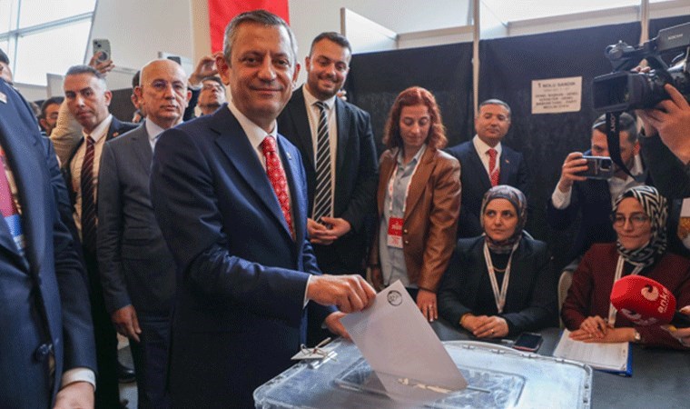 CHP’nin bugün gerçekleştirilen olağanüstü kurultayında oy sayımı sona erdi. Kurultay