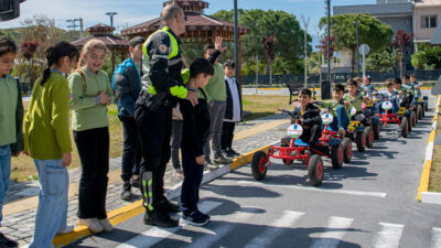 Kuşadası Belediyesi tarafından çocukların erken yaşta trafik eğitimi alabilmesi amacıyla kentekazandırılan Şehit