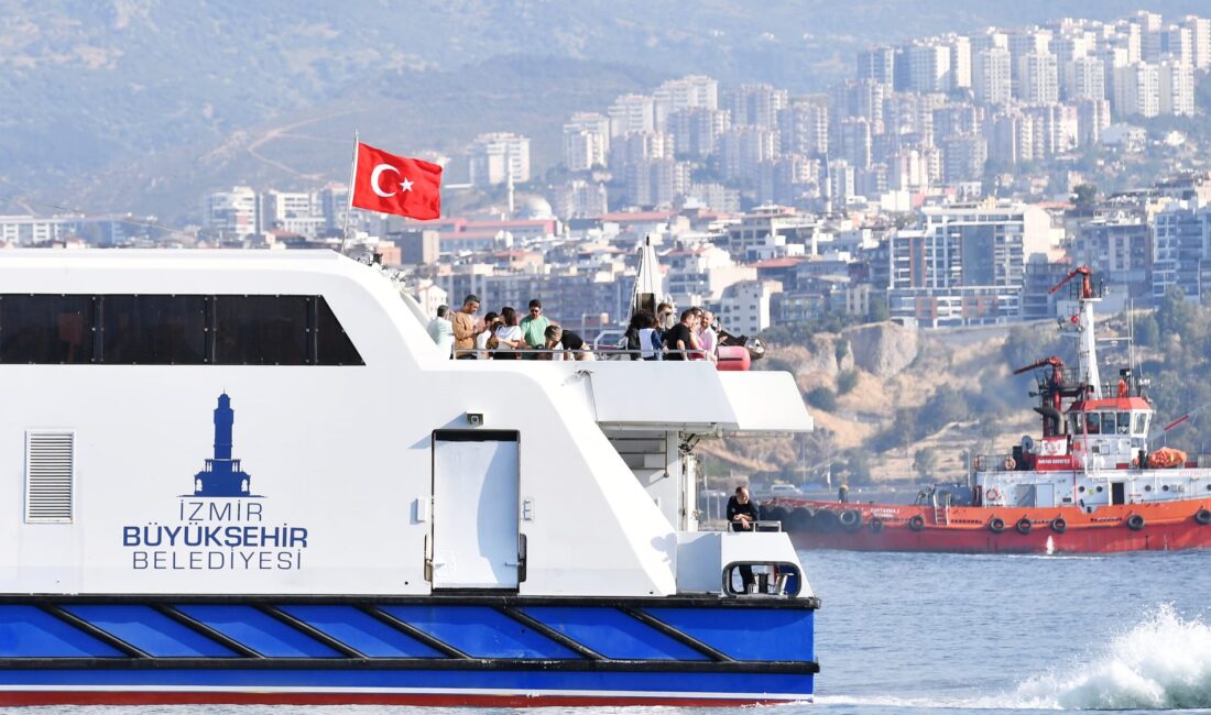 zmir Büyükşehir Belediyesi’nin deniz turizmini canlandırmak için İZDENİZ konforuyla sürdürdüğü