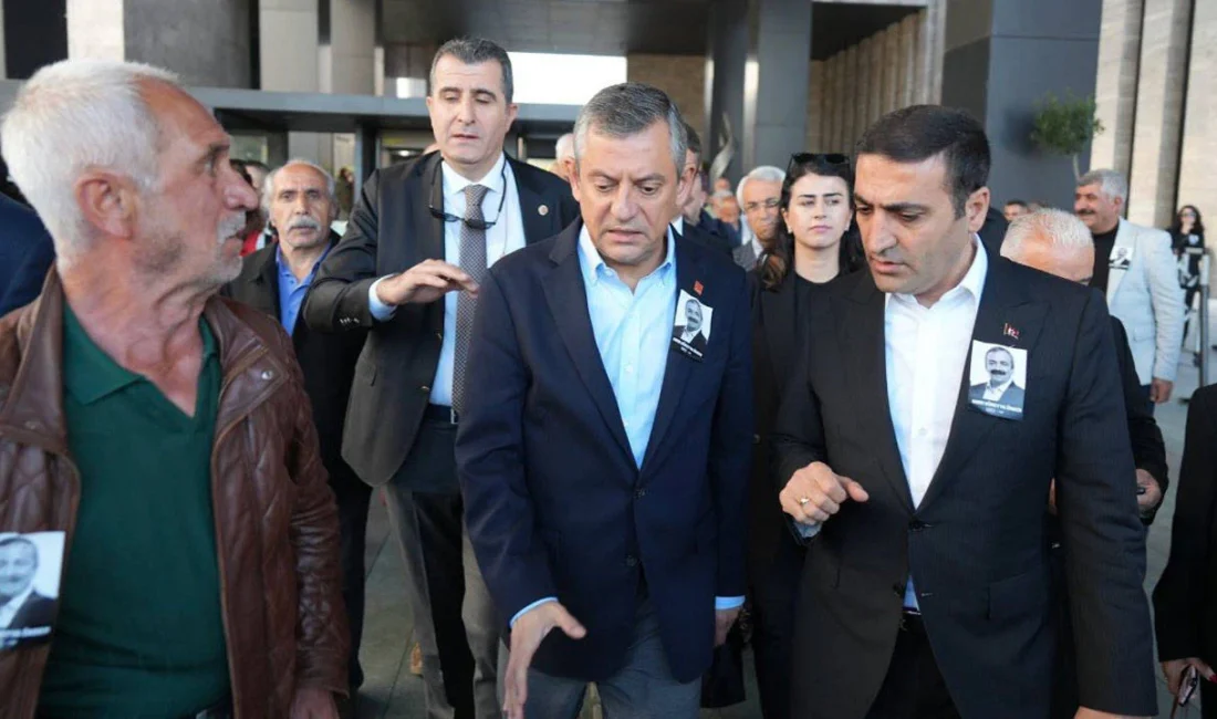 Sırrı Süreyya Önder için AKM’deki törene katılan CHP Genel Başkanı