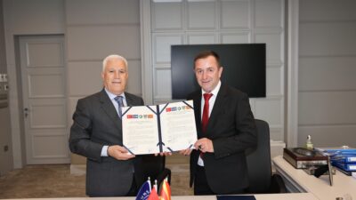 Bursa Büyükşehir’den Studeniçani Belediyesi’ne çöp kamyonu desteği Bursa Büyükşehir Belediyesi tarafından Kuzey Makedonya Cumhuriyeti Üsküp Studeniçani Belediyesi’ne