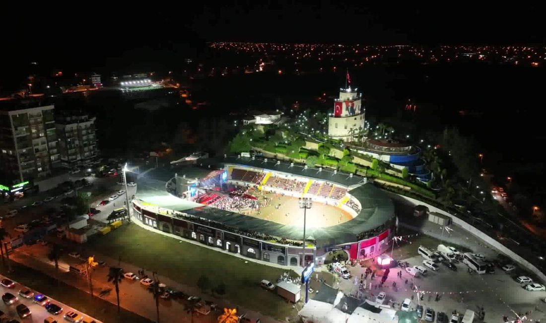 Antalya Büyükşehir Belediye Başkanı Böcek: “Bu stadyum Kumluca’mızın önemli bir