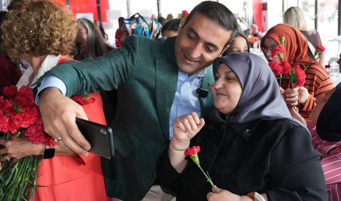Beyoğlu’nda Anneler Günü düzenlenen birbirinden renkli etkinliklerle kutlandı. Beyoğlu Spor Tesislerinde gerçekleştirilen Anne ve Oğul
