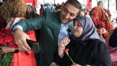 Beyoğlu’nda Anneler Günü düzenlenen birbirinden renkli etkinliklerle kutlandı. Beyoğlu Spor Tesislerinde gerçekleştirilen Anne ve Oğul