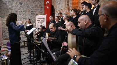 Osmangazi Belediyesi’nden Anneler Günü konseri Osmangazi Belediyesi, Anneler Günü’nü özel bir konserle kutladı. Emine Gülen