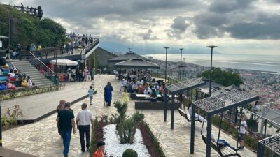 ORTAHİSAR BELEDİYESİ, VOLKAN KONAK İÇİN ANMA KONSERİ DÜZENLİYOR Ortahisar Belediyesi tarafından Karadeniz müziğinin efsane ismi Volkan Konak’ı anmak