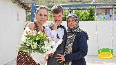 Manisa Büyükşehir’den Anneler Günü’nde mutlu eden destek Manisa Büyükşehir Belediyesi, Evde Bakım Hizmetleri kapsamında annesine destek sağladığı