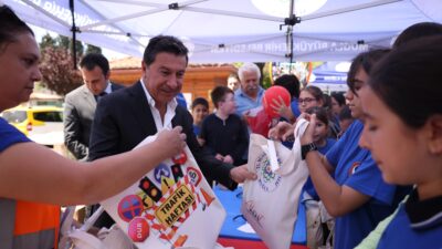 Muğla Büyükşehir’den Güvenli Trafik İçin Farkındalık Etkinlikleri Muğla Büyükşehir Belediyesi, trafik güvenliğini ve ilk yardımfarkındalığını artırmak amacıyla