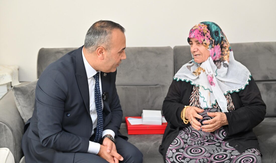 Manisa Büyükşehir Belediyesi, Anneler Günü nedeniyle şehit annelerini ziyaret ederek,