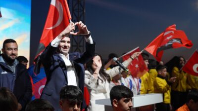 
Gençler Festivalde Buluştu
