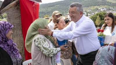 Güzelbahçe Belediyesi, Anneler Günü nedeniyle Güzelbahçeli anneleri kahvaltıda bir araya