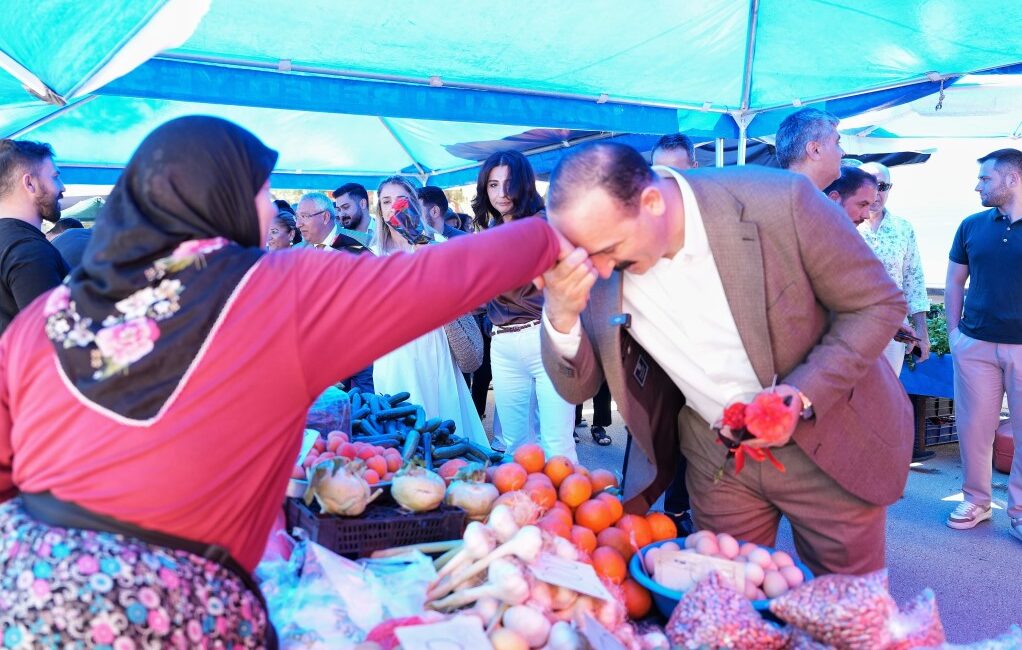 KONYAALTI BELEDİYESİ ÇİFTÇİLER GÜNÜNDE ÜRETİCİ PAZARI KURDU Konyaaltı Belediyesi, 14 Mayıs Dünya Çiftçiler Günü dolayısıyla HayatPark’ta ‘ÜreticiPazarı’