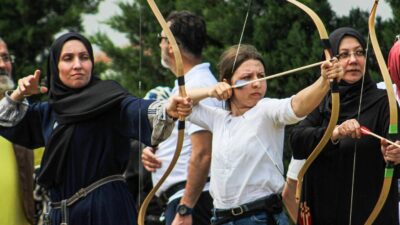 Okçuların nefes kesen mücadelesi Karacabey’de yaşandı