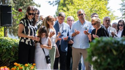 "Bıraktığı mirası taşıyoruz"