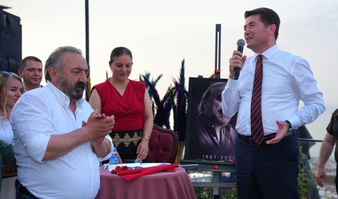 TRABZON’DA SUNAY AKIN VE SELİM BÖLÜKBAŞI VOLKAN KONAK’IN ANILARINI YAŞATACAK