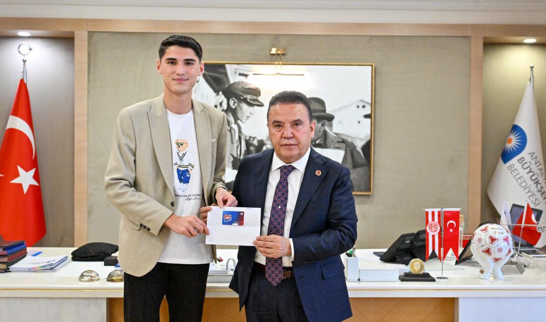 Kemer Belediyesi Gençlik Meclisi Başkanı Mehmet Yalın Erdal, Antalya Büyükşehir