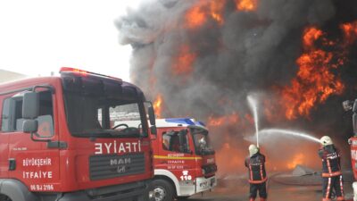 ABB, İzmir’deki yangın söndürme çalışmaları için bölgeye ekip gönderdi Ankara Büyükşehir Belediyesi (ABB), İzmir’de devam eden yangın söndürme çalışmaları