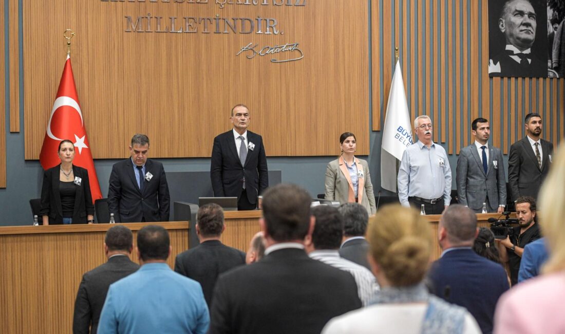 İzmir Büyükşehir Belediyesi Meclisi'nde merhum başkan Ferdi Zeyrek anıldı 