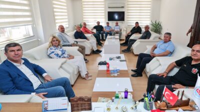 Burdur Belediye Başkanı Ali Orkun Ercengiz, Tefenni Belediye Başkanı Ümit
Alagöz’ü