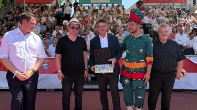 Osmangazi Belediye Başkanı Erkan Aydın, Almanya’nın Hessen eyaletinde düzenlenen ‘Hessentag