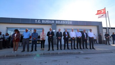 Burdur Belediye Başkanı Ali Orkun Ercengiz Kurban Bayramı öncesi belediye
Personelleri