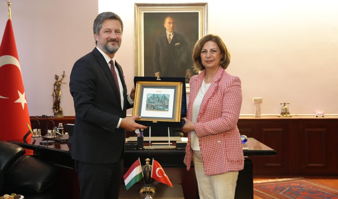 Macaristan Büyükelçisi Viktor Mátis, Eskişehir Büyükşehir Belediye Başkanı Ayşe Ünlüce’yi