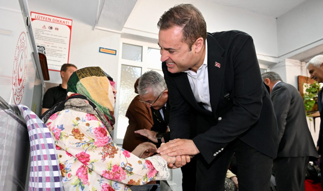 Akın, bayramda huzurevi sakinlerini unutmadı