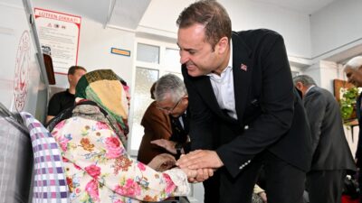 Akın, bayramda huzurevi sakinlerini unutmadı