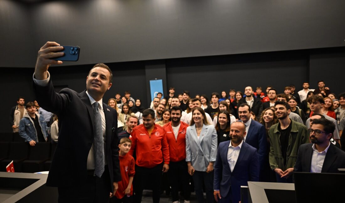 Gençlerden Dijital Gençleri Merkezi’ndeki eğitimlere yoğun ilgi