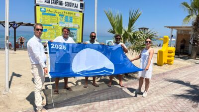 Türk turizminin amiral gemisi Kuşadası, kilometrelerce uzunluktaki plajlarının temizliğini ve