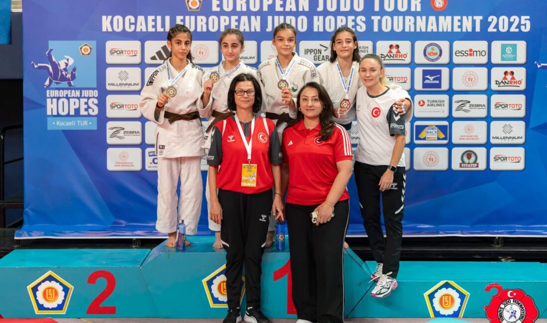 Yunusemre Belediyespor'un judocuları, Kocaeli'de düzenlenen Yıldızlar Avrupa Judo Kupası'nda iki