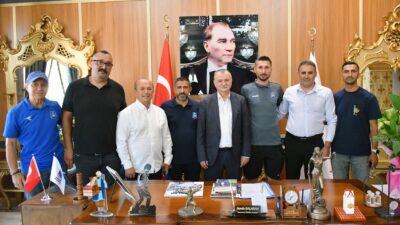 Semih Balaban, Yunusemre Belediyespor U17 Futbol Takımı’nı Kutladı: Türkiye 4’lü Finallerine Yükseliş! Yunusemre Belediye Başkanı Semih Balaban, Uşak’ta düzenlenen U17 Türkiye Futbol