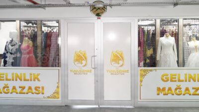 Yunusemre Belediyesi, evlilik hazırlığı yapan çiftlere destek olmak amacıyla gelinlik