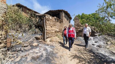 Başkan Tugay yanan köyler için İzmir dayanışmasının ateşini yaktı İzmir'in dayanışma ruhu bu sefer yangın için atacak