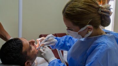 İzmir Büyükşehir Belediyesi Eşrefpaşa Hastanesi’ne bağlı diş poliklinikleri, İzmirli yurttaşlara