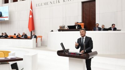 CHP Bursa Milletvekili Orhan Sarıbal: “Bu Topraklara İhanet İçindesiniz, Sessiz Kalan Sizden Beter Olsun” CHP Bursa Milletvekili Orhan Sarıbal, TBMM Genel Kurulu’nda zeytinliklerin, meraların
