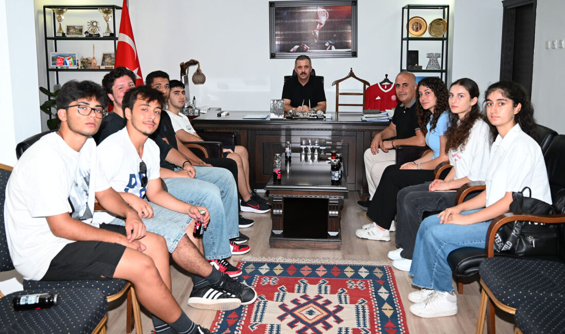 Üniversite sınavında derece elde ederek Kemer’e büyük bir gurur yaşatan
