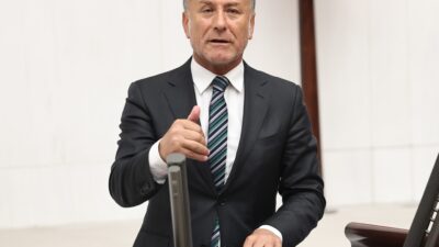 CHP Bursa Milletvekili Sarıbal: “Engelliler Erişim Bekliyor, Bakanlık Farkındalık Anlatıyor!” CHP Bursa Milletvekili Orhan Sarıbal’ın, görme engelli yurttaşların teknolojik cihazlara