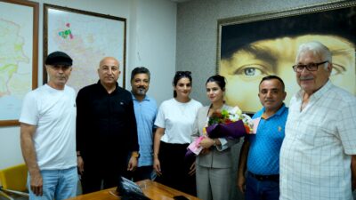 Ceyhan Aktif Gazeteciler Derneği Başkanı Osman Yavuz ve dernek üyesi