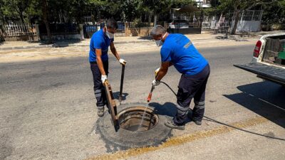 Efeler Başkanı Anıl Yetişkin Halk Sağlığını Koruyan Çalışmalarına Devam Ediyor Efeler Belediyesi, haşere ve kent zararlılarına karşı yürüttüğü çalışmalarla halk