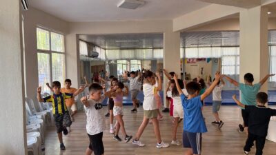 Efeler Belediye Başkanı Anıl Yetişkin, ilçedeki çocukların yaz tatillerini verimli